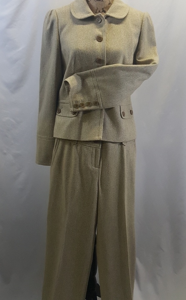 CREAMY "ANN TAYLOR LOFT" SUIT